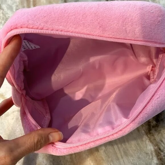 NWT ~ MALLOWS 🩷 FUZZY PLUSH BEAUTY BAG - Picture 4 of 8